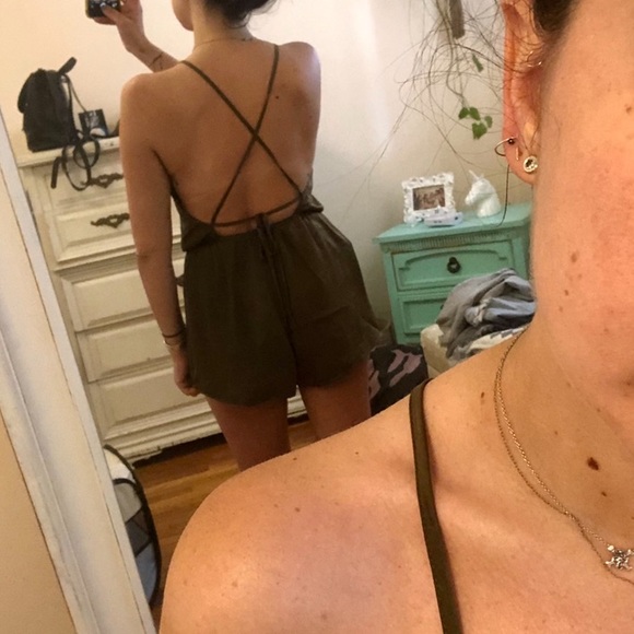 Forever 21 Cross Back Romper *NWT* - Picture 5 of 5